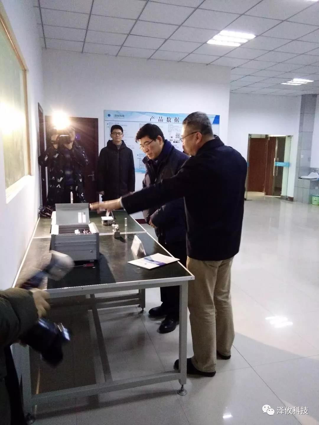 銅陵市市委書記李猛蒞臨澤攸科技慰問指導(圖2) 銅陵市市委書記李猛蒞臨澤攸科技慰問指導(圖2)